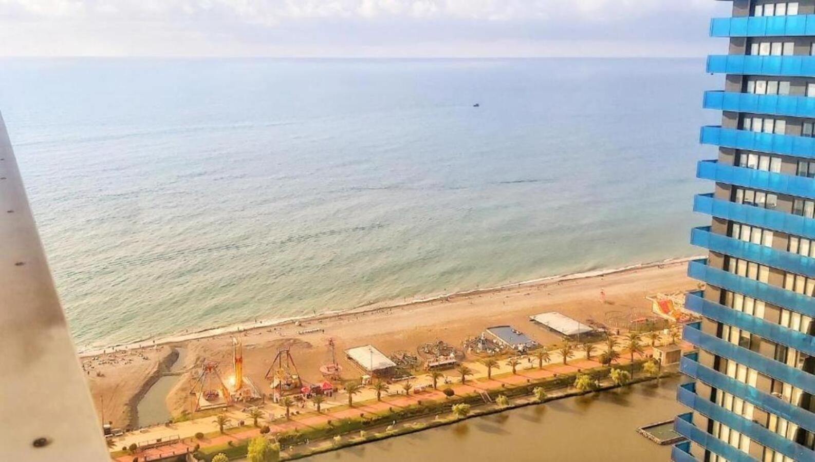 Holiday In Orbi Lägenhet Batumi Exteriör bild